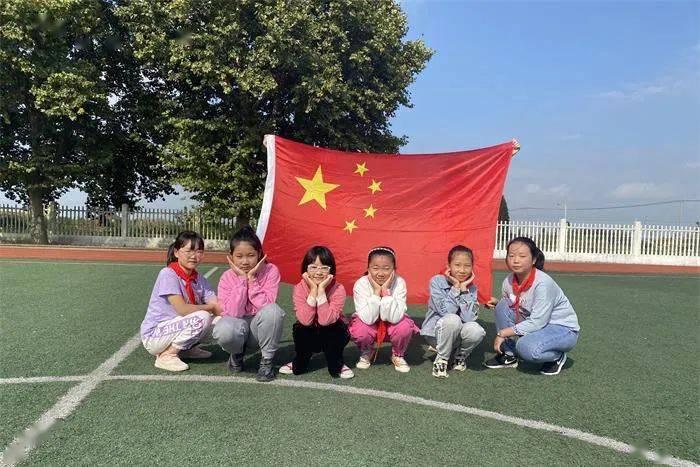 颖儿乔振宇有猫腻？相识十几年一起过生日，男方举止被扒没分寸