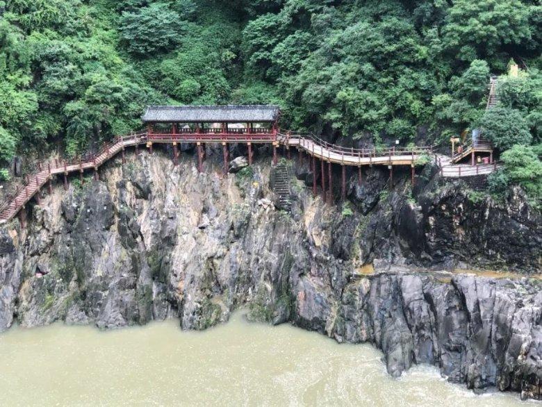 中企承建的斯里兰卡科伦坡港口高架桥合龙