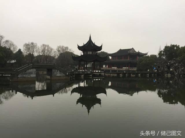 省十四届人大常委会举行第八次会议 为即将召开的省人代会作准备 易炼红出席